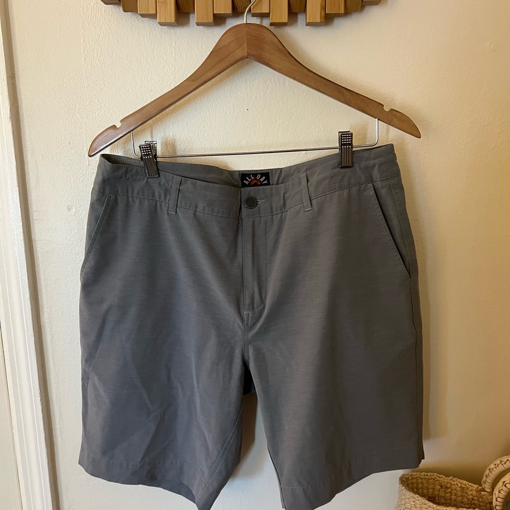 Faherty Men's Charcoal Flat Front Shorts